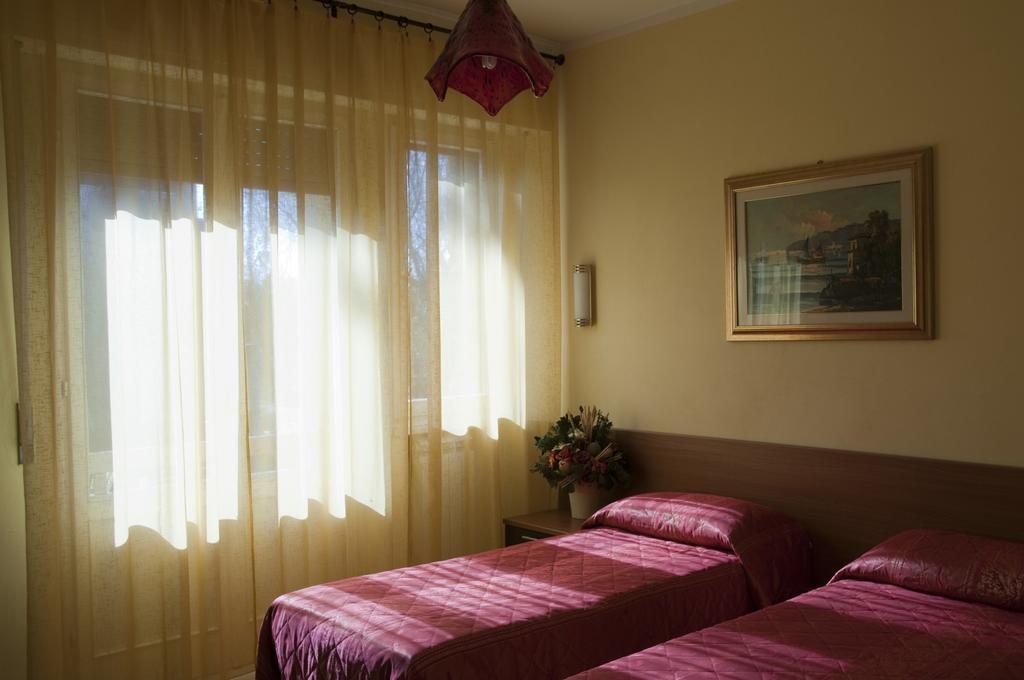 Hotel Il Cavaliere Nero Tirrenia Chambre photo