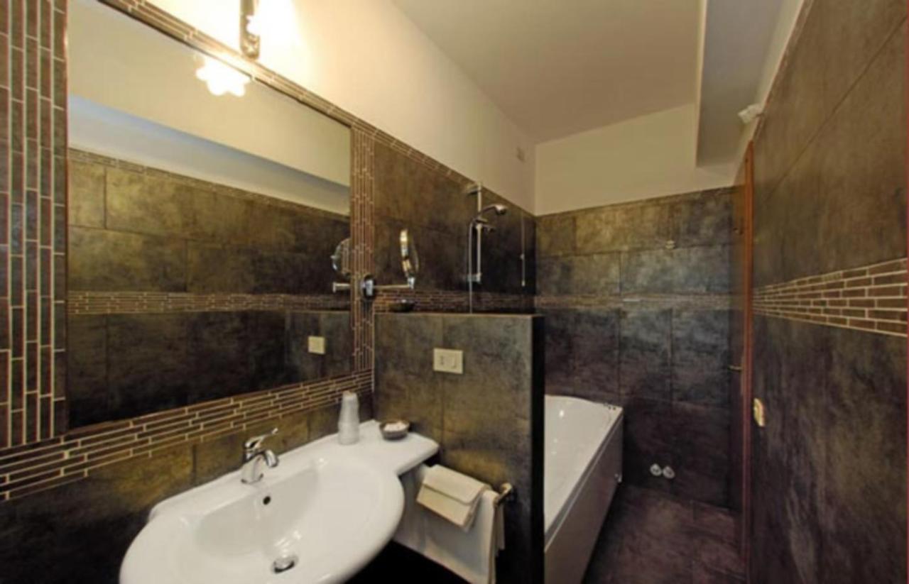 Hotel Il Cavaliere Nero Tirrenia Extérieur photo